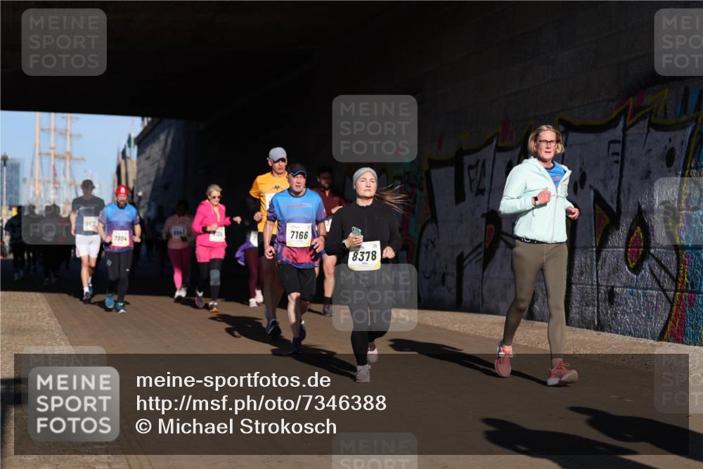 06.10.2024 - 19. swb-Marathon Bremen Michael Strokosch http://msf.ph/oto/7346388 06.10.2024 10:20:32 Laufen 7904, 1967, 7166, 8378 meine-sportfotos.de
