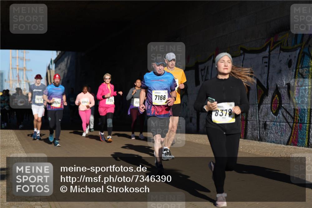 06.10.2024 - 19. swb-Marathon Bremen Michael Strokosch http://msf.ph/oto/7346390 06.10.2024 10:20:33 Laufen 8675, 9129, 904, 8947, 88, 7166, 8378 meine-sportfotos.de