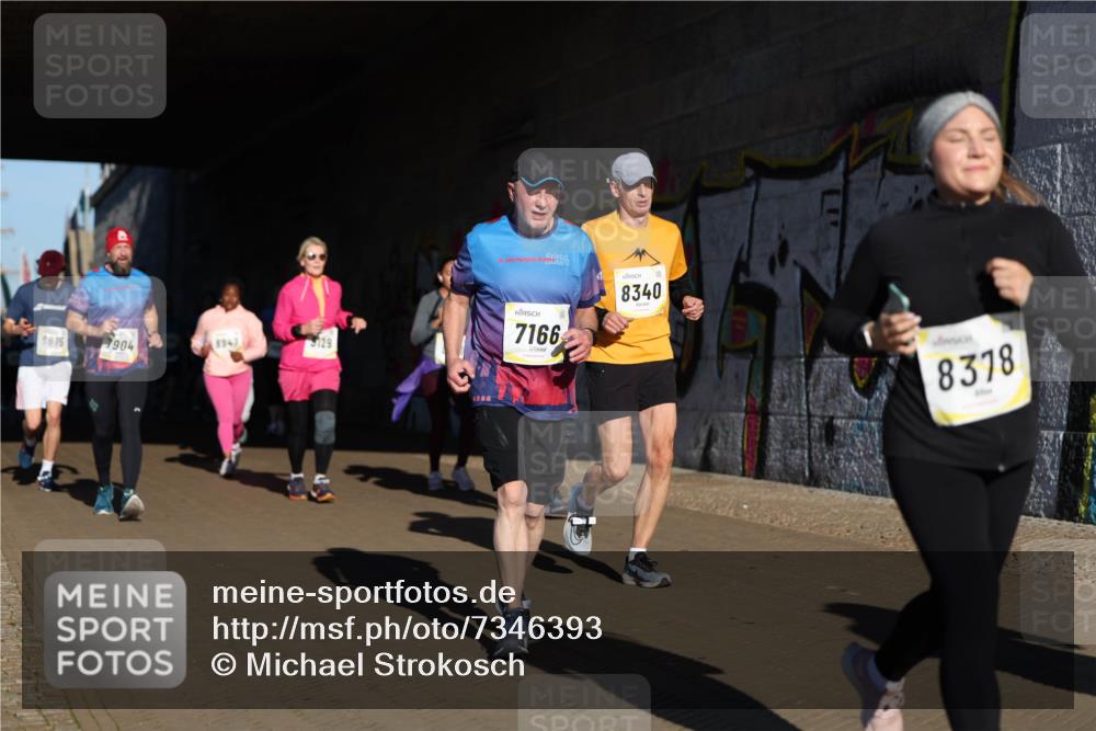 06.10.2024 - 19. swb-Marathon Bremen Michael Strokosch http://msf.ph/oto/7346393 06.10.2024 10:20:34 Laufen 675, 7904, 8547, 5129, 11, 2024, 8340, 7166, 8378 meine-sportfotos.de