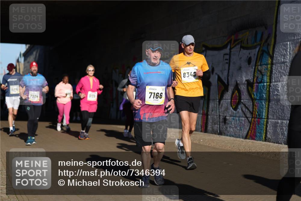 06.10.2024 - 19. swb-Marathon Bremen Michael Strokosch http://msf.ph/oto/7346394 06.10.2024 10:20:34 Laufen 8675, 7904, 129, 2024, 19, 2024, 7166, 8340 meine-sportfotos.de