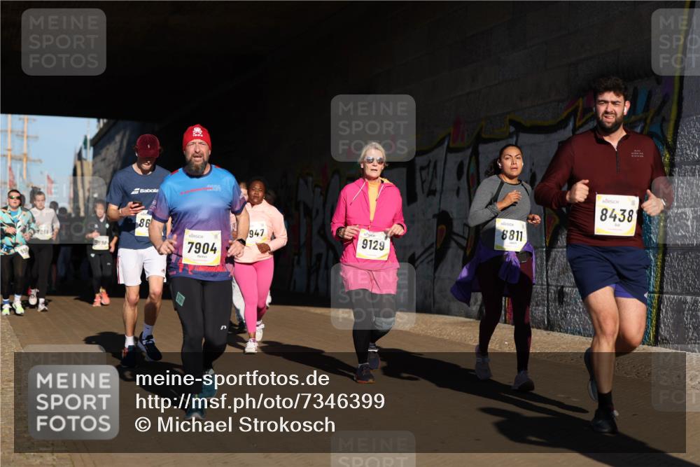 06.10.2024 - 19. swb-Marathon Bremen Michael Strokosch http://msf.ph/oto/7346399 06.10.2024 10:20:36 Laufen 068, 2024, 86, 7904, 947, 9129, 8811, 8438 meine-sportfotos.de