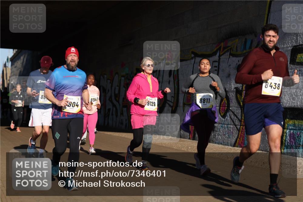 06.10.2024 - 19. swb-Marathon Bremen Michael Strokosch http://msf.ph/oto/7346401 06.10.2024 10:20:36 Laufen 80, 904, 8947, 9129, 8811, 8438 meine-sportfotos.de