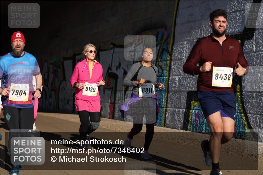 06.10.2024 - 19. swb-Marathon Bremen Michael Strokosch http://msf.ph/oto/7346402 06.10.2024 10:20:37 Laufen 1009, 2044, 7904, 7, 9129, 8811, 8438 meine-sportfotos.de
