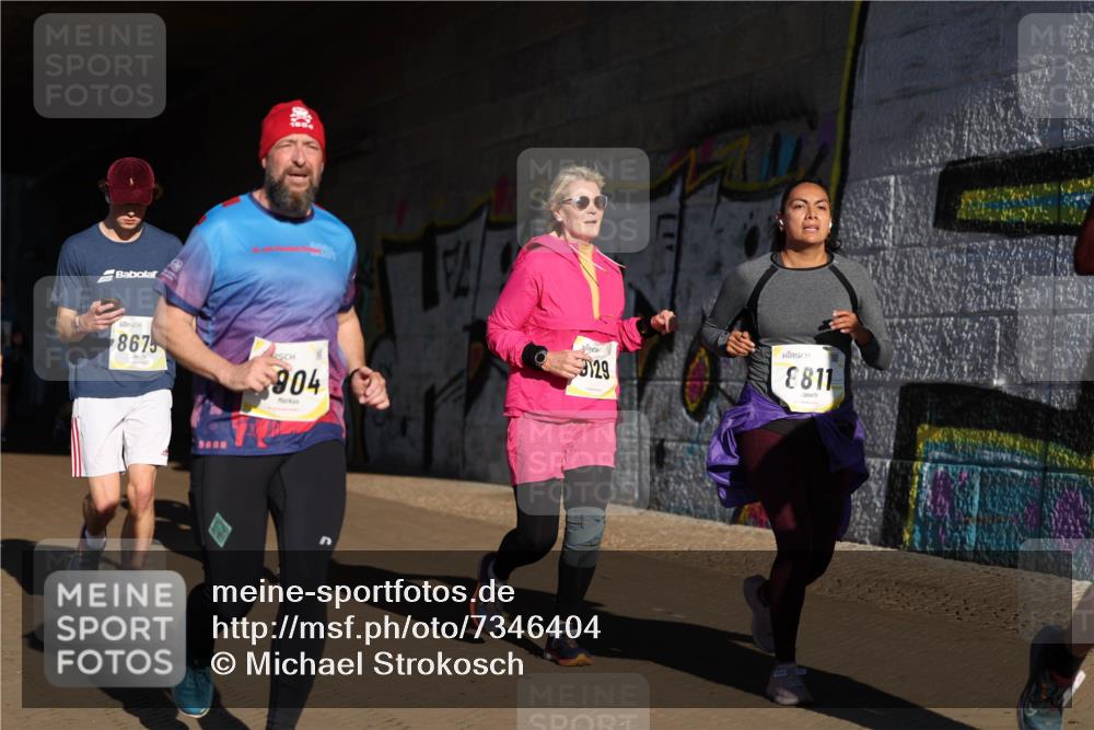06.10.2024 - 19. swb-Marathon Bremen Michael Strokosch http://msf.ph/oto/7346404 06.10.2024 10:20:37 Laufen 1804, 8675, 904, 129, 8811 meine-sportfotos.de