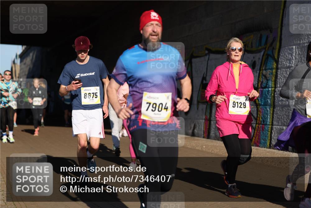 06.10.2024 - 19. swb-Marathon Bremen Michael Strokosch http://msf.ph/oto/7346407 06.10.2024 10:20:37 Laufen 8675, 7904, 9129 meine-sportfotos.de