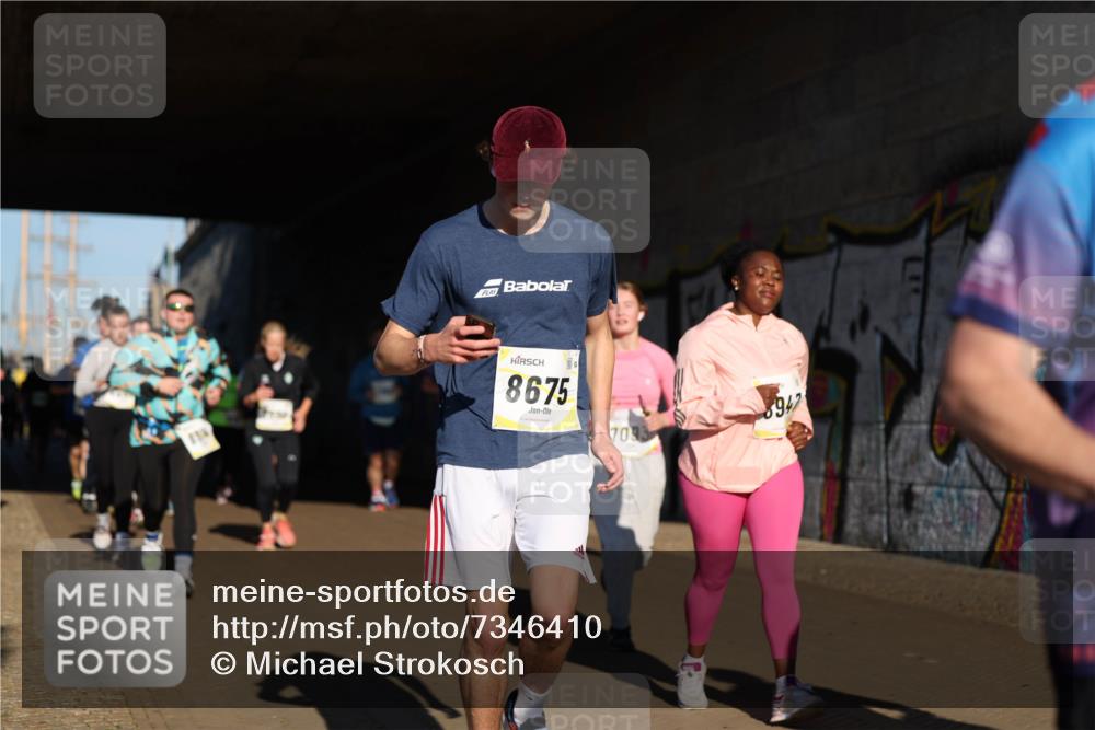 06.10.2024 - 19. swb-Marathon Bremen Michael Strokosch http://msf.ph/oto/7346410 06.10.2024 10:20:38 Laufen 8675, 7093, 8947 meine-sportfotos.de
