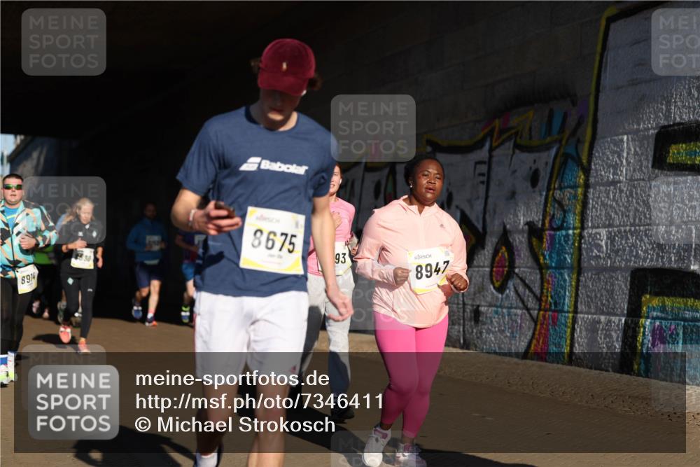 06.10.2024 - 19. swb-Marathon Bremen Michael Strokosch http://msf.ph/oto/7346411 06.10.2024 10:20:39 Laufen 8914, 8675, 93, 8947 meine-sportfotos.de