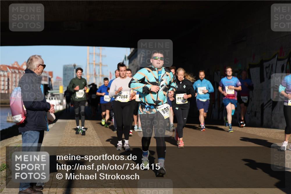06.10.2024 - 19. swb-Marathon Bremen Michael Strokosch http://msf.ph/oto/7346415 06.10.2024 10:20:40 Laufen 7335, 234, 7068, 8974, 168, 853, 719, 8188, 7994 meine-sportfotos.de
