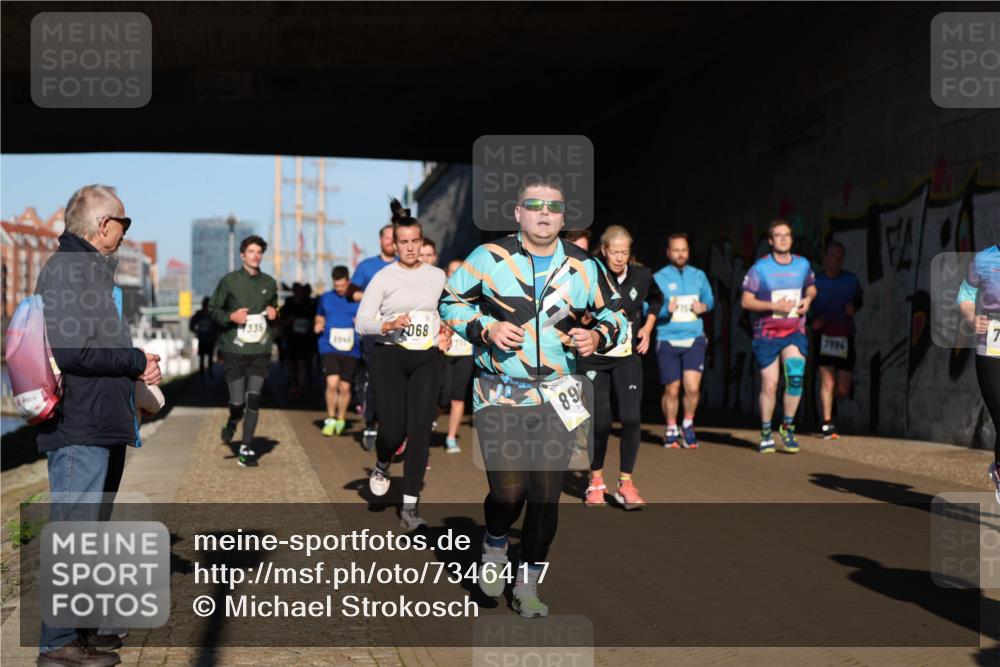06.10.2024 - 19. swb-Marathon Bremen Michael Strokosch http://msf.ph/oto/7346417 06.10.2024 10:20:40 Laufen 7335, 068, 89, 7994 meine-sportfotos.de