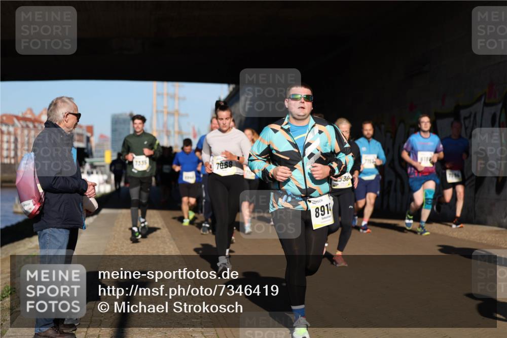 06.10.2024 - 19. swb-Marathon Bremen Michael Strokosch http://msf.ph/oto/7346419 06.10.2024 10:20:40 Laufen 891, 536 meine-sportfotos.de