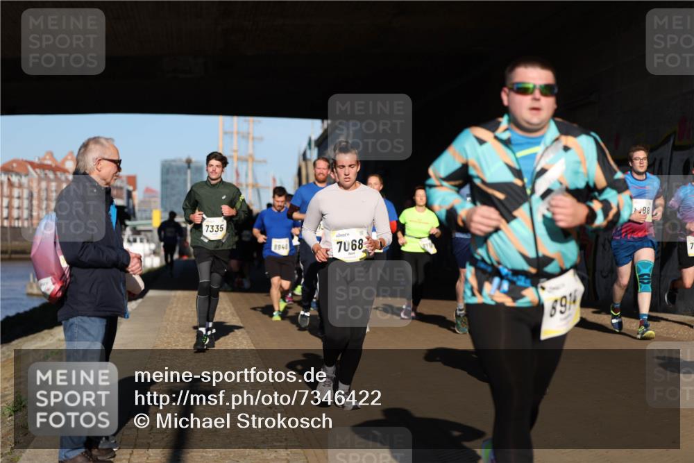 06.10.2024 - 19. swb-Marathon Bremen Michael Strokosch http://msf.ph/oto/7346422 06.10.2024 10:20:41 Laufen 7335, 8940, 7068, 8914, 88, 7 meine-sportfotos.de