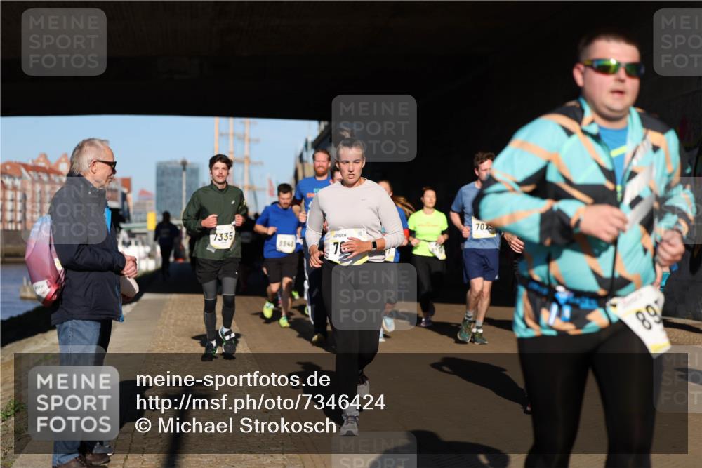 06.10.2024 - 19. swb-Marathon Bremen Michael Strokosch http://msf.ph/oto/7346424 06.10.2024 10:20:41 Laufen 7335, 8948, 70, 70, 89 meine-sportfotos.de