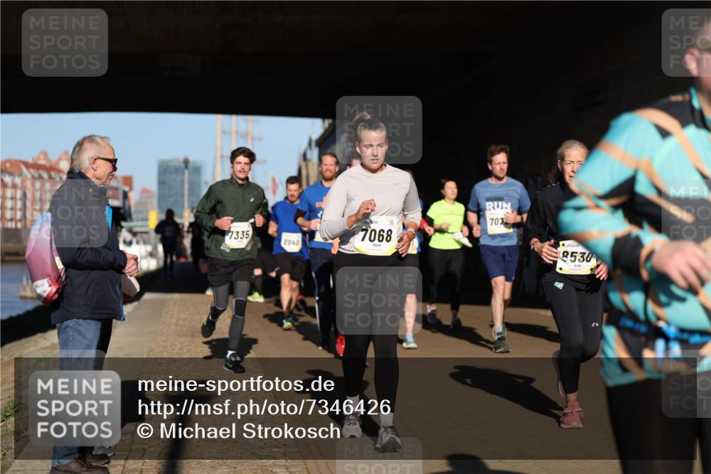 06.10.2024 - 19. swb-Marathon Bremen Michael Strokosch http://msf.ph/oto/7346426 06.10.2024 10:20:41 Laufen 7335, 8940, 7068, 702, 8530 meine-sportfotos.de