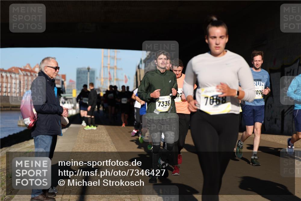 06.10.2024 - 19. swb-Marathon Bremen Michael Strokosch http://msf.ph/oto/7346427 06.10.2024 10:20:43 Laufen 7335, 7068, 024, 02 meine-sportfotos.de