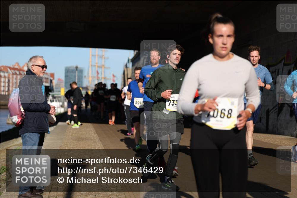 06.10.2024 - 19. swb-Marathon Bremen Michael Strokosch http://msf.ph/oto/7346429 06.10.2024 10:20:43 Laufen 8940, 733, 7068 meine-sportfotos.de