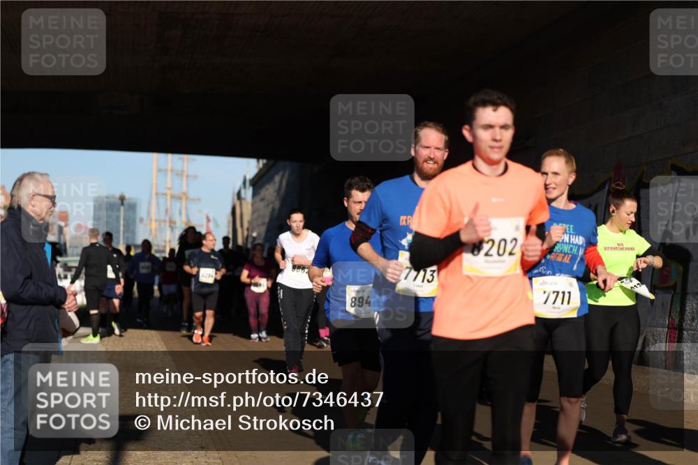 06.10.2024 - 19. swb-Marathon Bremen Michael Strokosch http://msf.ph/oto/7346437 06.10.2024 10:20:44 Laufen 894, 7713, 202, 7711, 17 meine-sportfotos.de