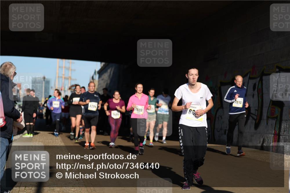 06.10.2024 - 19. swb-Marathon Bremen Michael Strokosch http://msf.ph/oto/7346440 06.10.2024 10:20:47 Laufen 8294, 7495, 7609, 88, 7610 meine-sportfotos.de