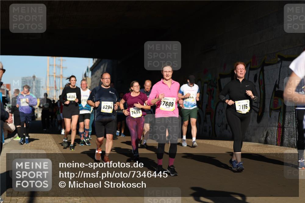 06.10.2024 - 19. swb-Marathon Bremen Michael Strokosch http://msf.ph/oto/7346445 06.10.2024 10:20:48 Laufen 8130, 068, 8193, 8294, 7495, 7609, 844, 7115 meine-sportfotos.de
