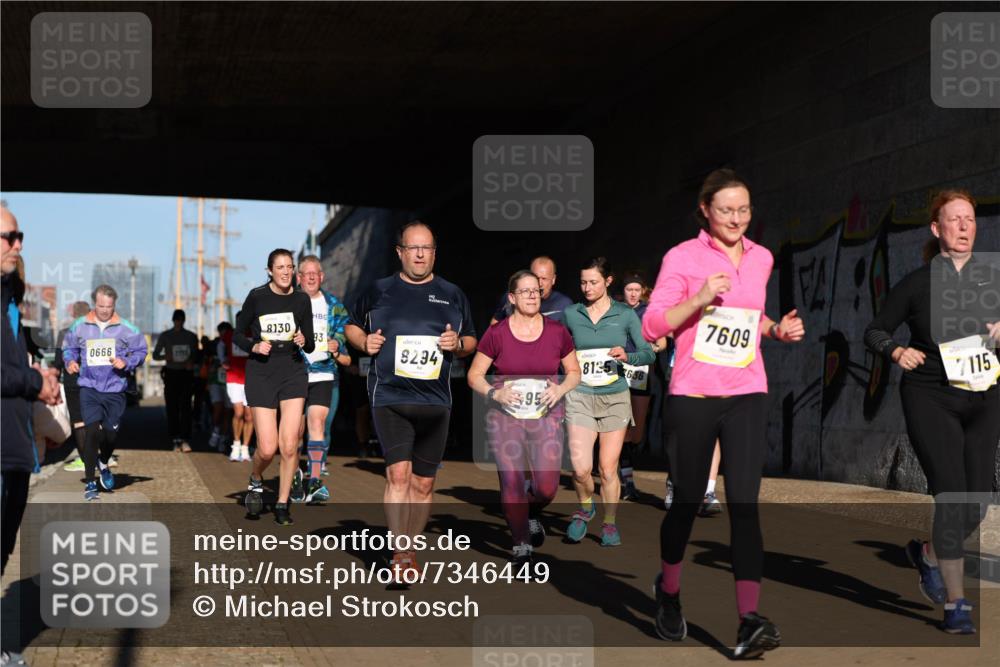 06.10.2024 - 19. swb-Marathon Bremen Michael Strokosch http://msf.ph/oto/7346449 06.10.2024 10:20:49 Laufen 0666, 8130, 93, 8294, 8125, 636, 7609, 7115 meine-sportfotos.de