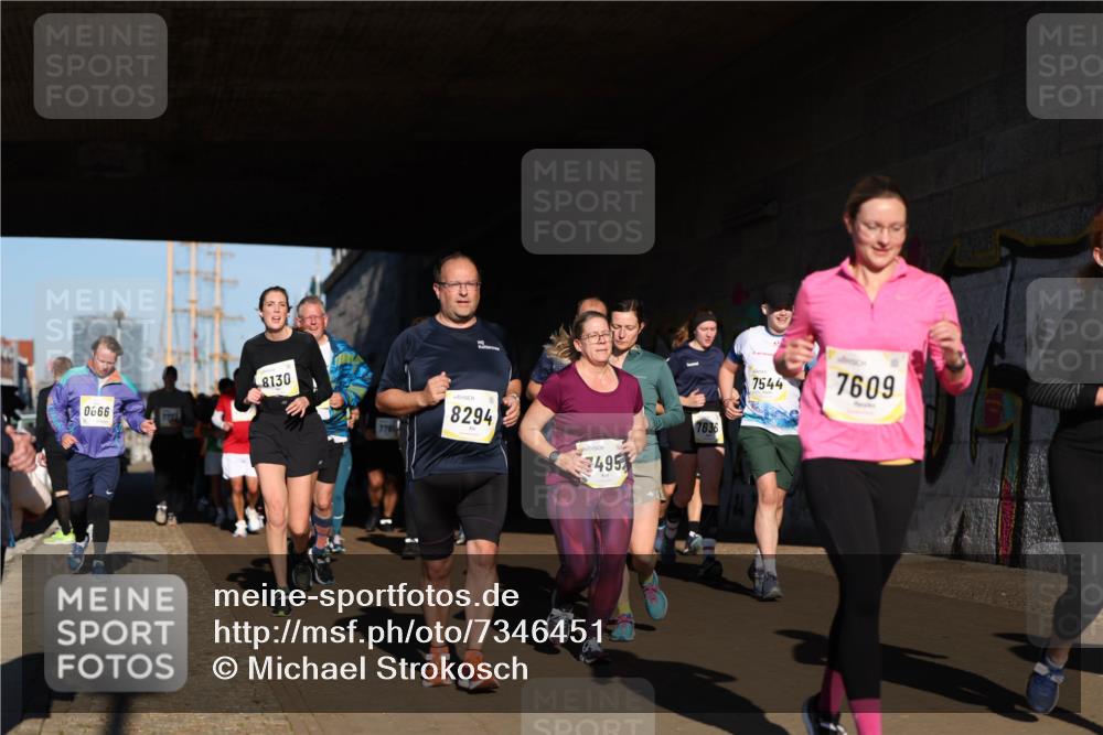 06.10.2024 - 19. swb-Marathon Bremen Michael Strokosch http://msf.ph/oto/7346451 06.10.2024 10:20:50 Laufen 0666, 8130, 7791, 8294, 495, 7636, 7544, 7609 meine-sportfotos.de
