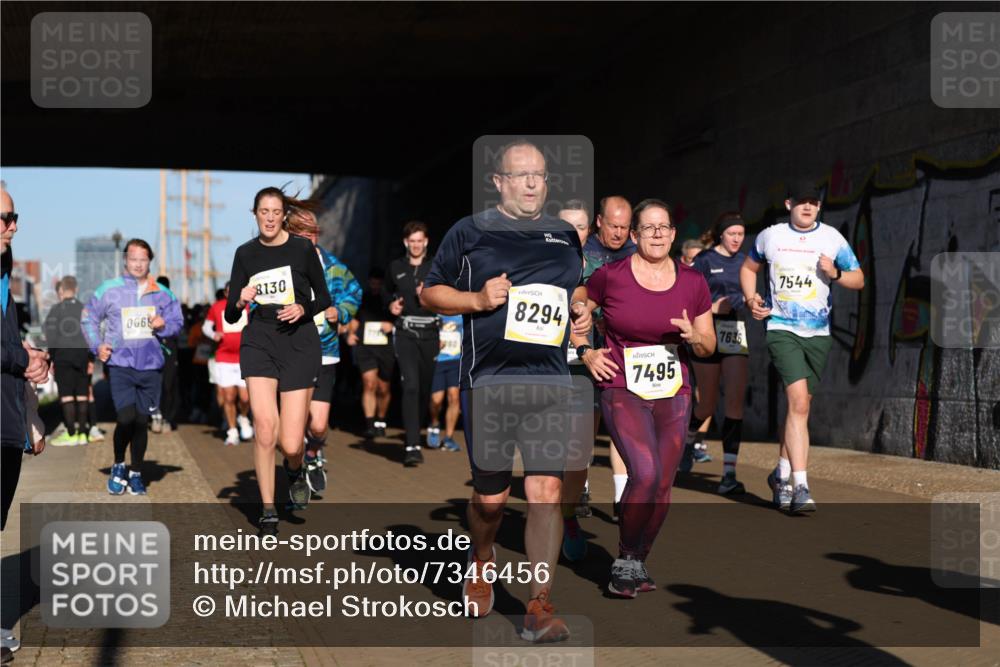 06.10.2024 - 19. swb-Marathon Bremen Michael Strokosch http://msf.ph/oto/7346456 06.10.2024 10:20:50 Laufen 066, 8130, 8294, 7495, 7636, 7544 meine-sportfotos.de