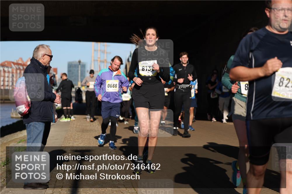 06.10.2024 - 19. swb-Marathon Bremen Michael Strokosch http://msf.ph/oto/7346462 06.10.2024 10:20:52 Laufen 0666, 813, 8, 829 meine-sportfotos.de