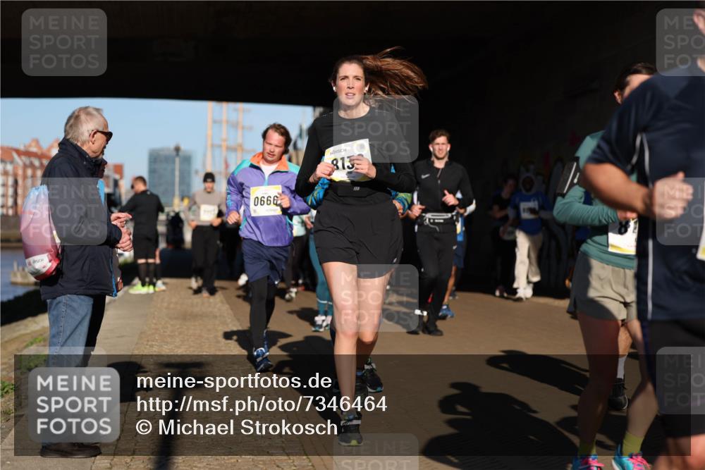 06.10.2024 - 19. swb-Marathon Bremen Michael Strokosch http://msf.ph/oto/7346464 06.10.2024 10:20:52 Laufen 0666, 813 meine-sportfotos.de