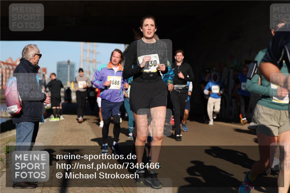 06.10.2024 - 19. swb-Marathon Bremen Michael Strokosch http://msf.ph/oto/7346466 06.10.2024 10:20:52 Laufen 130, 3666, 26 meine-sportfotos.de