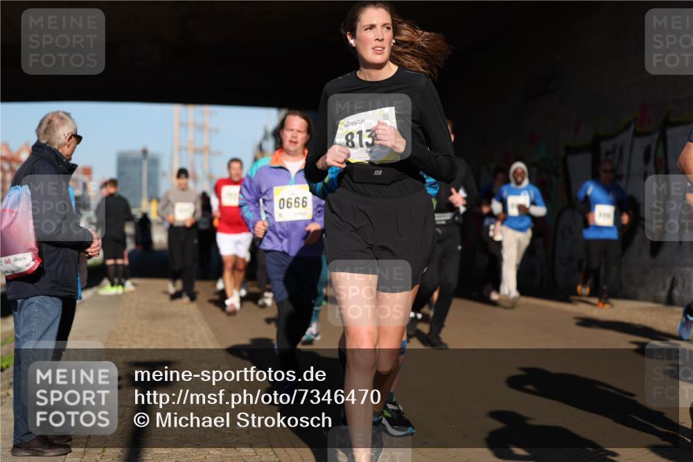 06.10.2024 - 19. swb-Marathon Bremen Michael Strokosch http://msf.ph/oto/7346470 06.10.2024 10:20:53 Laufen 9990, 813, 03 meine-sportfotos.de