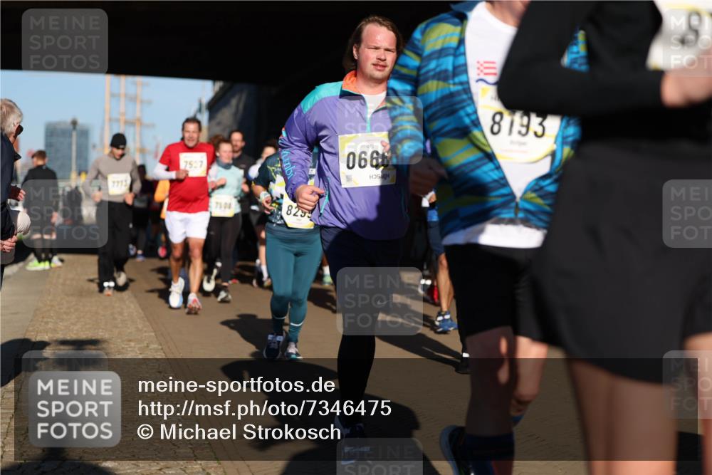 06.10.2024 - 19. swb-Marathon Bremen Michael Strokosch http://msf.ph/oto/7346475 06.10.2024 10:20:54 Laufen 7713, 7527, 7508, 8295, 68, 0666, 8193, 8 meine-sportfotos.de