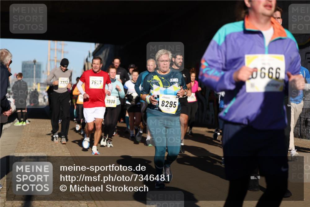 06.10.2024 - 19. swb-Marathon Bremen Michael Strokosch http://msf.ph/oto/7346481 06.10.2024 10:20:55 Laufen 7773, 7527, 7908, 8295, 0666 meine-sportfotos.de
