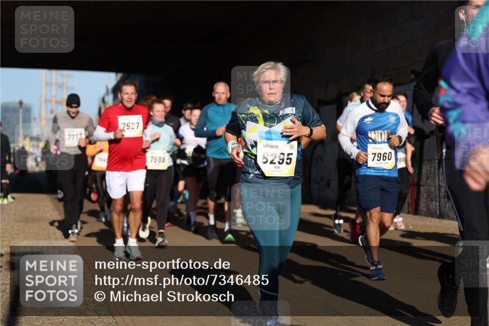 06.10.2024 - 19. swb-Marathon Bremen Michael Strokosch http://msf.ph/oto/7346485 06.10.2024 10:20:55 Laufen 7773, 7527, 7846, 7908, 8295, 7960 meine-sportfotos.de