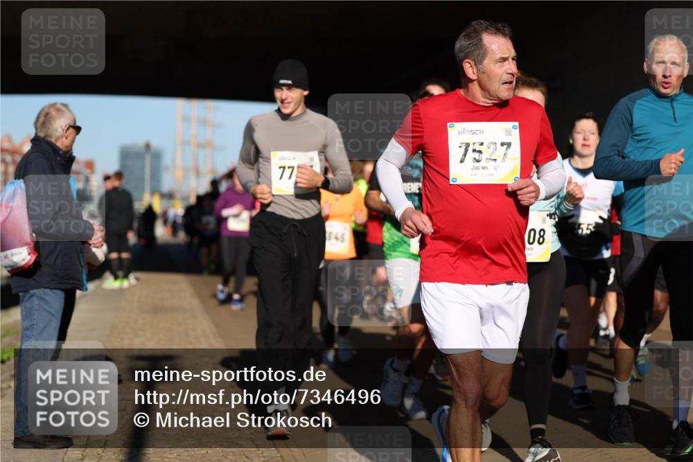 06.10.2024 - 19. swb-Marathon Bremen Michael Strokosch http://msf.ph/oto/7346496 06.10.2024 10:20:58 Laufen 775, 7527, 845, 08 meine-sportfotos.de