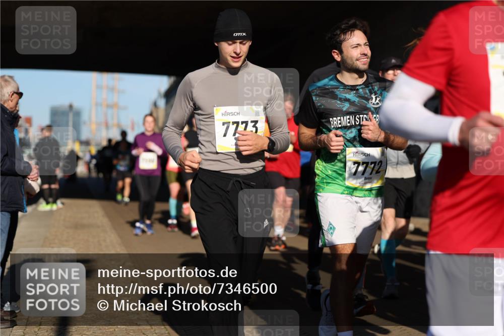 06.10.2024 - 19. swb-Marathon Bremen Michael Strokosch http://msf.ph/oto/7346500 06.10.2024 10:20:59 Laufen 7773, 7772 meine-sportfotos.de