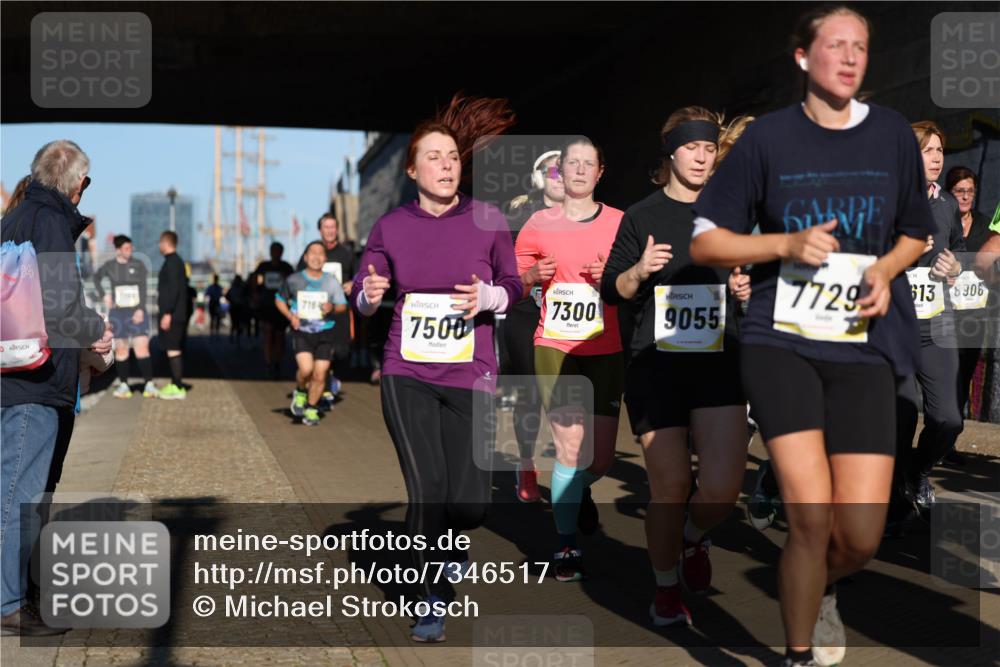 06.10.2024 - 19. swb-Marathon Bremen Michael Strokosch http://msf.ph/oto/7346517 06.10.2024 10:21:02 Laufen 716, 7500, 7300, 9055, 7729, 613, 8906 meine-sportfotos.de
