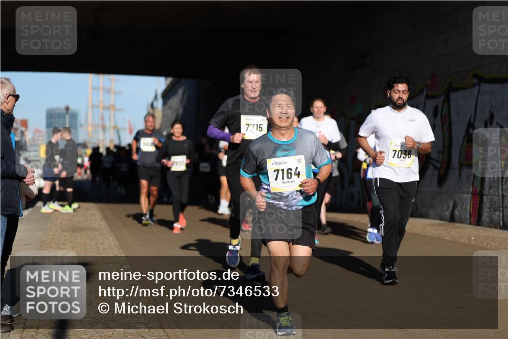 06.10.2024 - 19. swb-Marathon Bremen Michael Strokosch http://msf.ph/oto/7346533 06.10.2024 10:21:06 Laufen 7, 15, 7164, 7038 meine-sportfotos.de