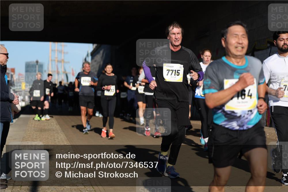 06.10.2024 - 19. swb-Marathon Bremen Michael Strokosch http://msf.ph/oto/7346537 06.10.2024 10:21:07 Laufen 9010, 7715, 164, 70 meine-sportfotos.de