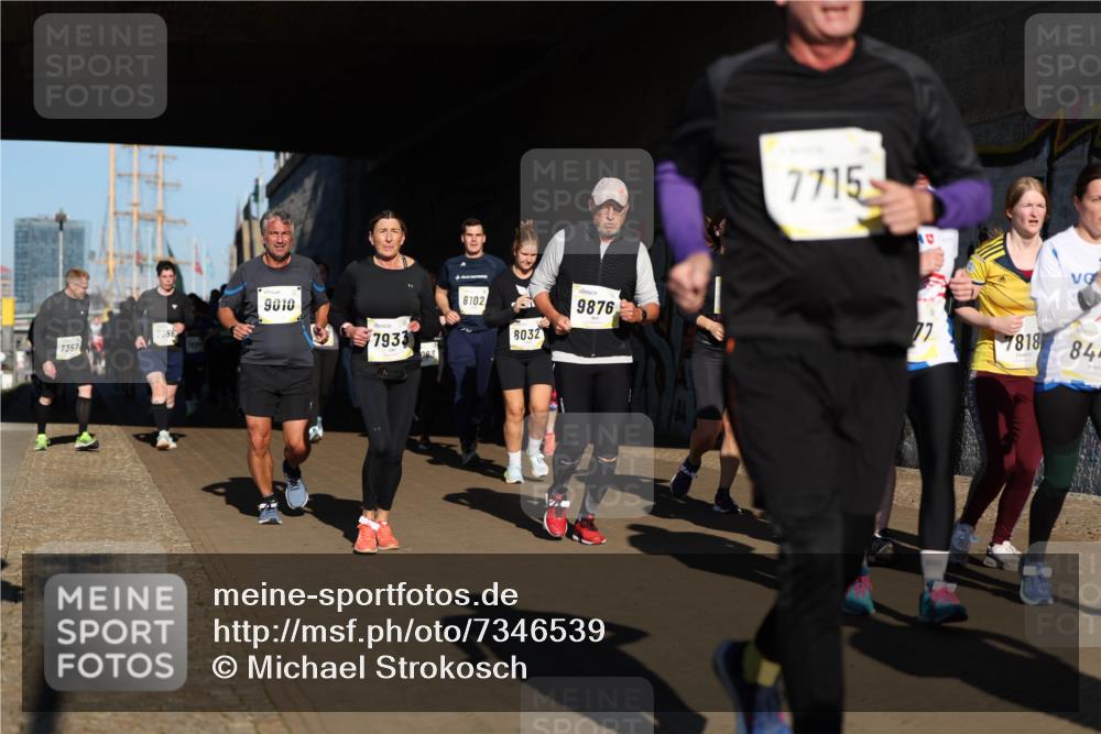 06.10.2024 - 19. swb-Marathon Bremen Michael Strokosch http://msf.ph/oto/7346539 06.10.2024 10:21:08 Laufen 7356, 7357, 9010, 7933, 963, 8102, 8032, 9876, 7715, 77, 818, 84 meine-sportfotos.de