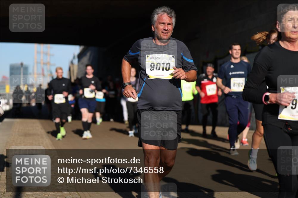 06.10.2024 - 19. swb-Marathon Bremen Michael Strokosch http://msf.ph/oto/7346558 06.10.2024 10:21:11 Laufen 19, 9010, 8102, 9 meine-sportfotos.de