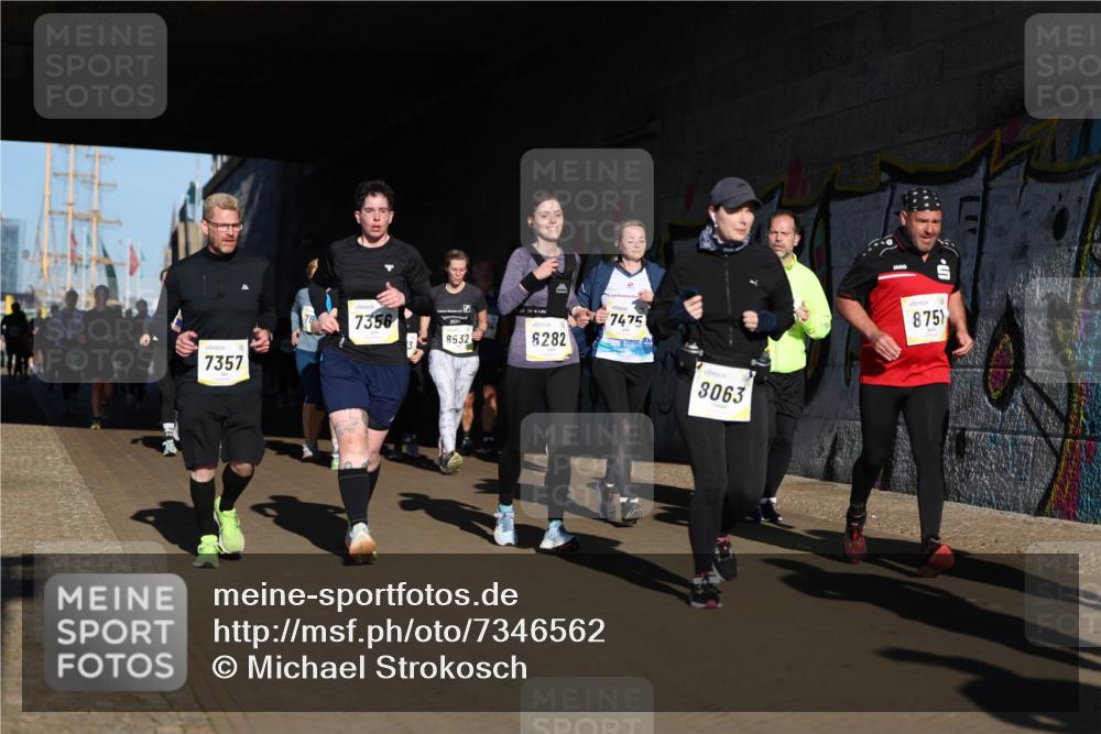 06.10.2024 - 19. swb-Marathon Bremen Michael Strokosch http://msf.ph/oto/7346562 06.10.2024 10:21:12 Laufen 7357, 7356, 8532, 9, 8282, 7475, 8063, 8751 meine-sportfotos.de