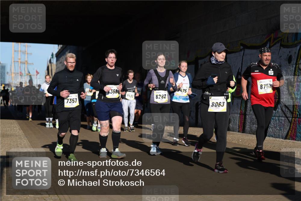 06.10.2024 - 19. swb-Marathon Bremen Michael Strokosch http://msf.ph/oto/7346564 06.10.2024 10:21:12 Laufen 356, 7357, 8532, 8282, 7475, 8063, 8751, 40 meine-sportfotos.de