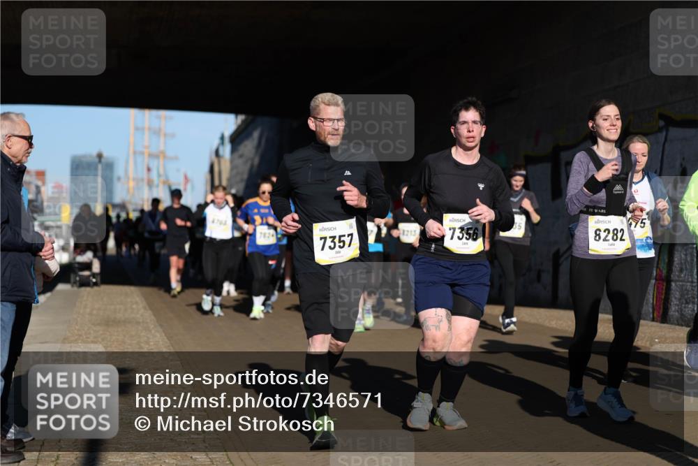 06.10.2024 - 19. swb-Marathon Bremen Michael Strokosch http://msf.ph/oto/7346571 06.10.2024 10:21:13 Laufen 4703, 7624, 7357, 3213, 7356, 8282, 75 meine-sportfotos.de