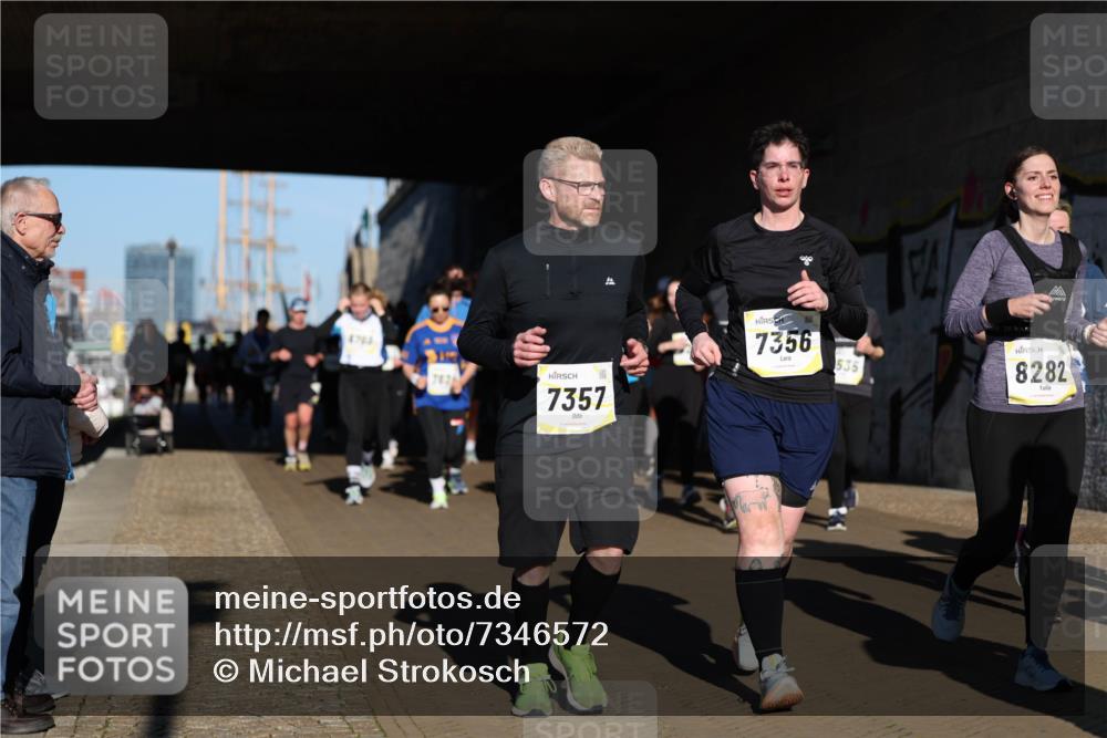 06.10.2024 - 19. swb-Marathon Bremen Michael Strokosch http://msf.ph/oto/7346572 06.10.2024 10:21:14 Laufen 4703, 7626, 7357, 7356, 535, 8282 meine-sportfotos.de