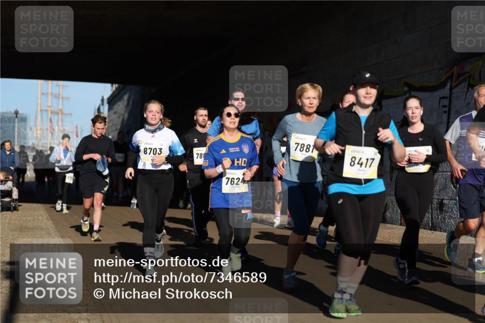 06.10.2024 - 19. swb-Marathon Bremen Michael Strokosch http://msf.ph/oto/7346589 06.10.2024 10:21:17 Laufen 873, 8703, 780, 7624, 7881, 8417 meine-sportfotos.de