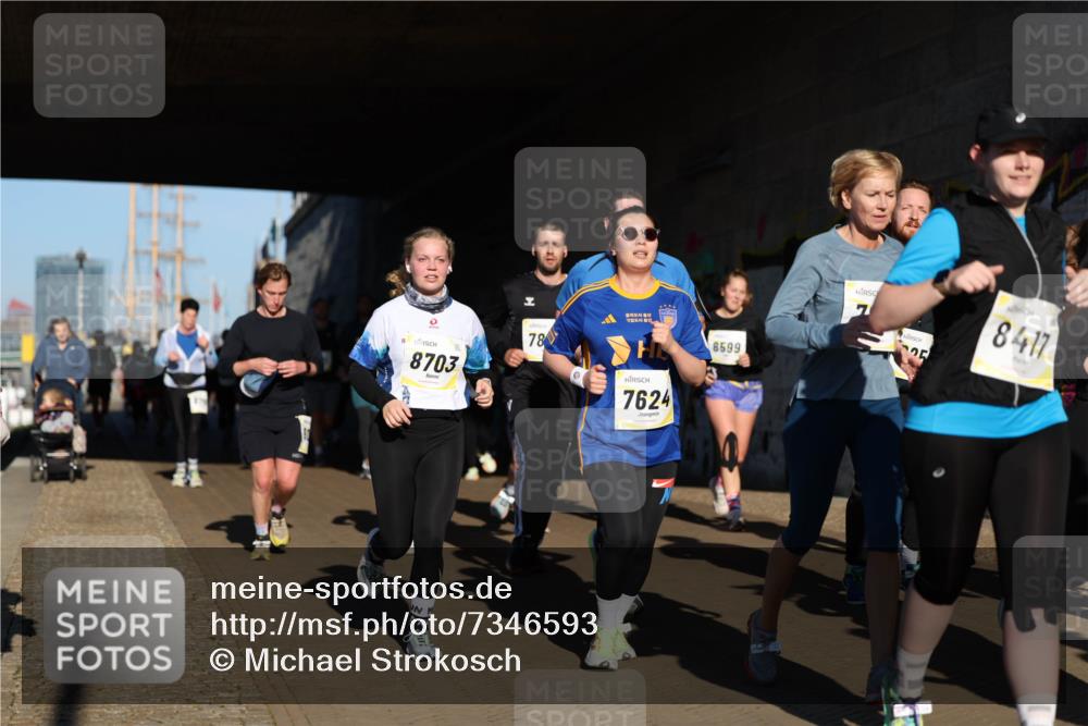 06.10.2024 - 19. swb-Marathon Bremen Michael Strokosch http://msf.ph/oto/7346593 06.10.2024 10:21:17 Laufen 8703, 78, 7624, 8599, 7, 25, 8417 meine-sportfotos.de