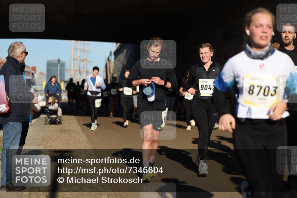 06.10.2024 - 19. swb-Marathon Bremen Michael Strokosch http://msf.ph/oto/7346604 06.10.2024 10:21:19 Laufen 9042, 8703 meine-sportfotos.de