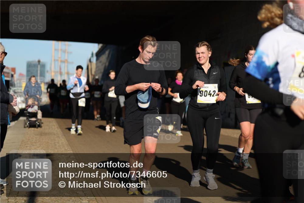 06.10.2024 - 19. swb-Marathon Bremen Michael Strokosch http://msf.ph/oto/7346605 06.10.2024 10:21:20 Laufen 9042 meine-sportfotos.de