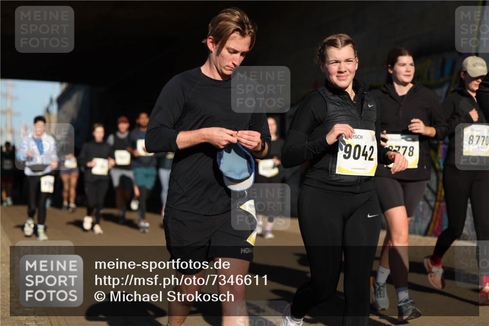 06.10.2024 - 19. swb-Marathon Bremen Michael Strokosch http://msf.ph/oto/7346611 06.10.2024 10:21:20 Laufen 9042, 778, 8770 meine-sportfotos.de