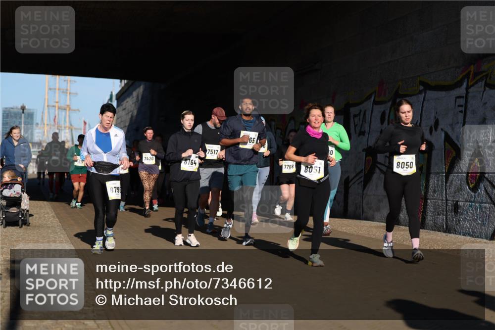 06.10.2024 - 19. swb-Marathon Bremen Michael Strokosch http://msf.ph/oto/7346612 06.10.2024 10:21:22 Laufen 8795, 7517, 7420, 8764, 65, 7708, 8051, 0, 8050 meine-sportfotos.de