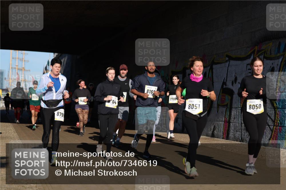 06.10.2024 - 19. swb-Marathon Bremen Michael Strokosch http://msf.ph/oto/7346619 06.10.2024 10:21:22 Laufen 8216, 8799, 743, 764, 8165, 7708, 8051, 8050 meine-sportfotos.de